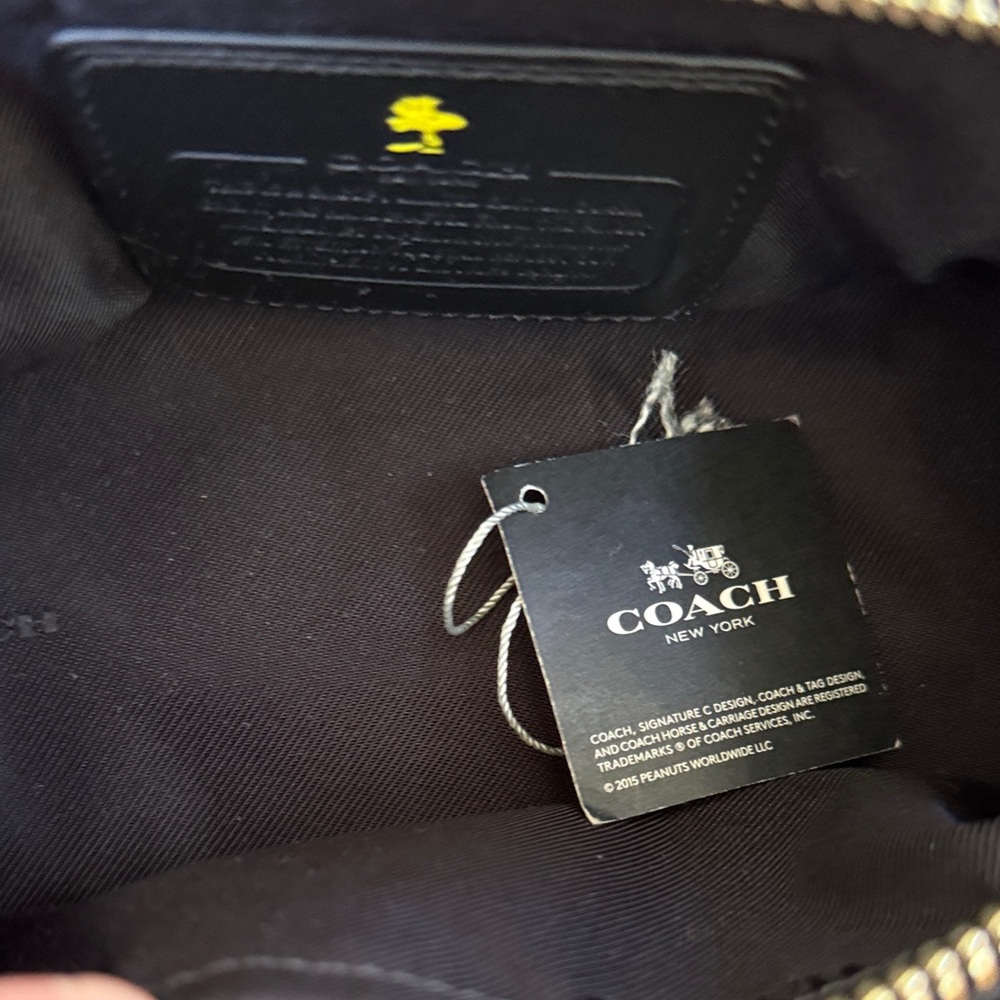Coach Peanuts Black Cosmetic Bag with Yellow Woodstock LEATHER new - Picture 3 of 9